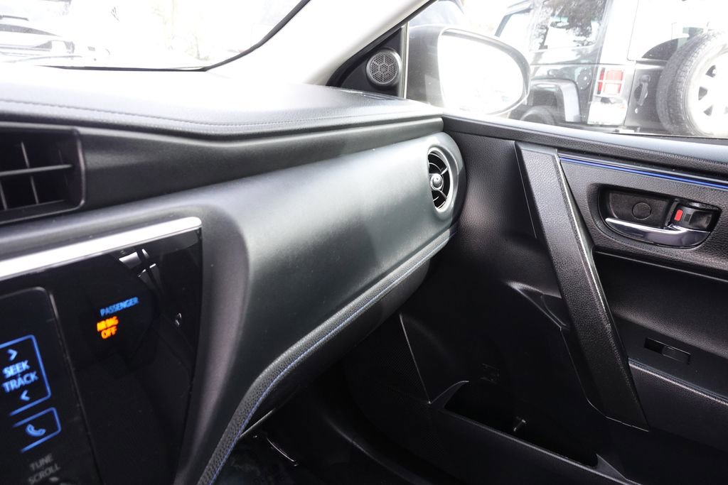 Used 2018 Toyota Corolla L image 23