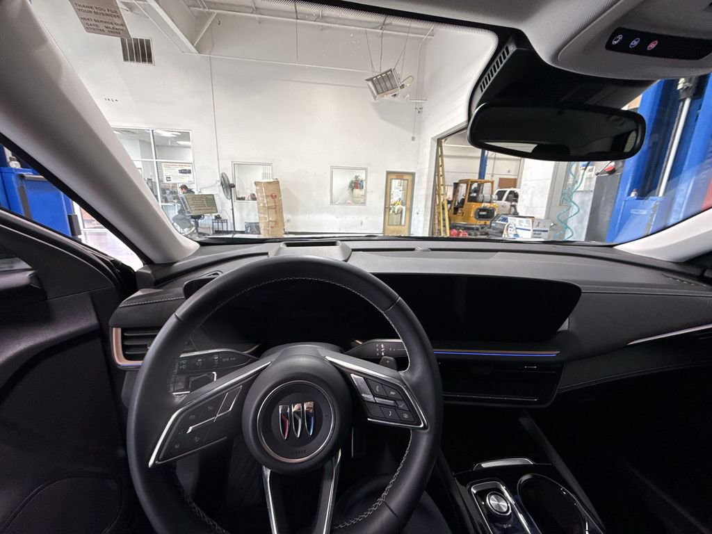 Certified 2025 Buick Envision Sport Touring image 27