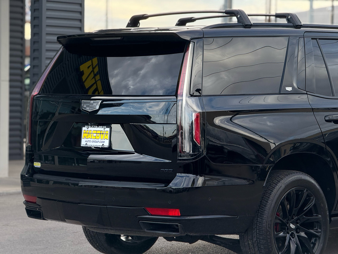 Used 2022 Cadillac Escalade Sport Platinum w/ LPO, ONYX Package image 10