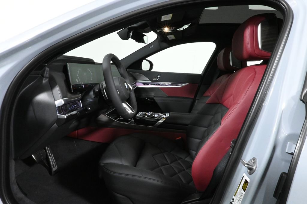New 2025 BMW 740i xDrive image 3