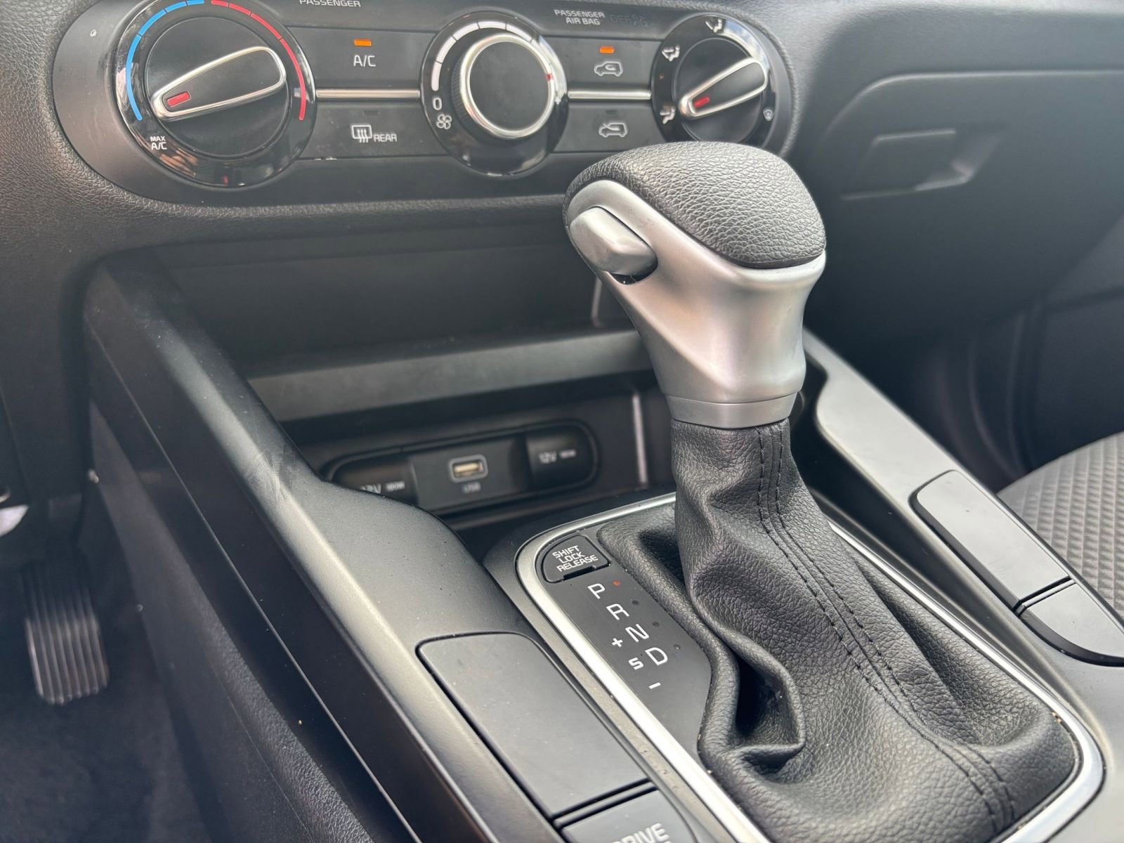 Used 2025 Kia Soul LX w/ LX Technology Package FWD image 39