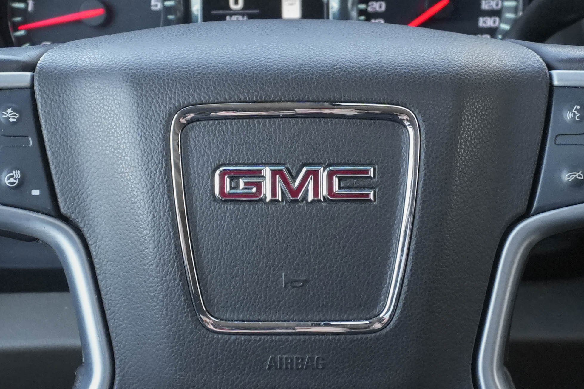 Used 2019 GMC Yukon SLT w/ Graphite Edition image 15