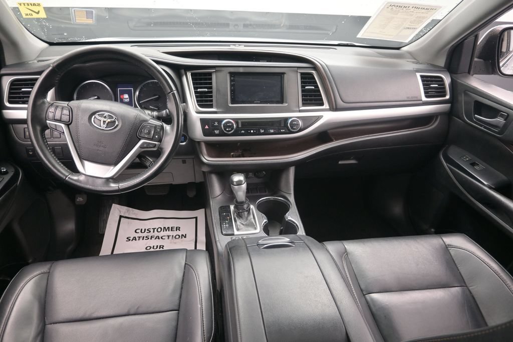 Used 2019 Toyota Highlander XLE FWD image 14
