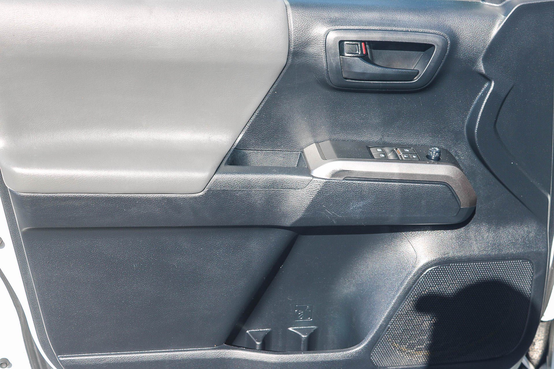 Used 2019 Toyota Tacoma SR5 AWD/4WD image 21
