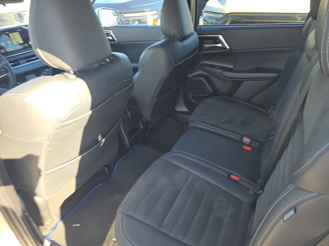 Used 2023 Mitsubishi Outlander SE image 13
