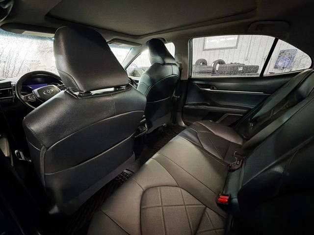 Used 2018 Toyota Camry L image 9