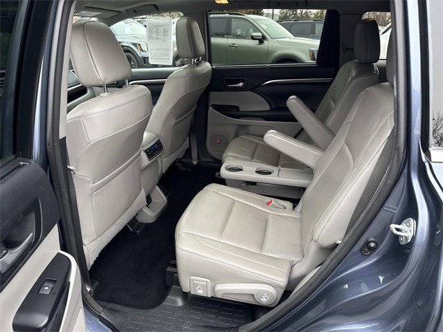 Used 2016 Toyota Highlander Limited Platinum image 17