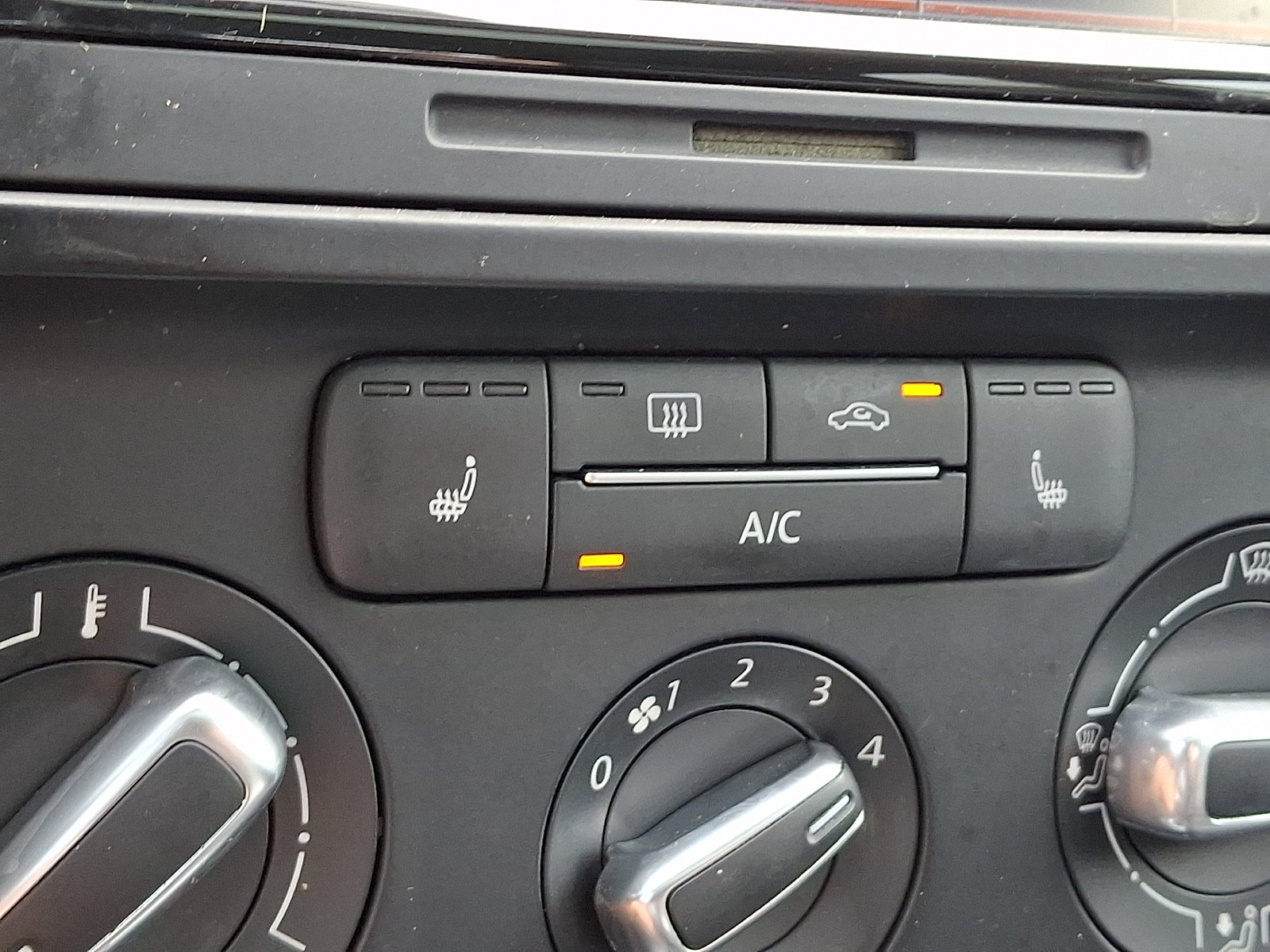 Used 2014 Volkswagen Jetta SE FWD image 24
