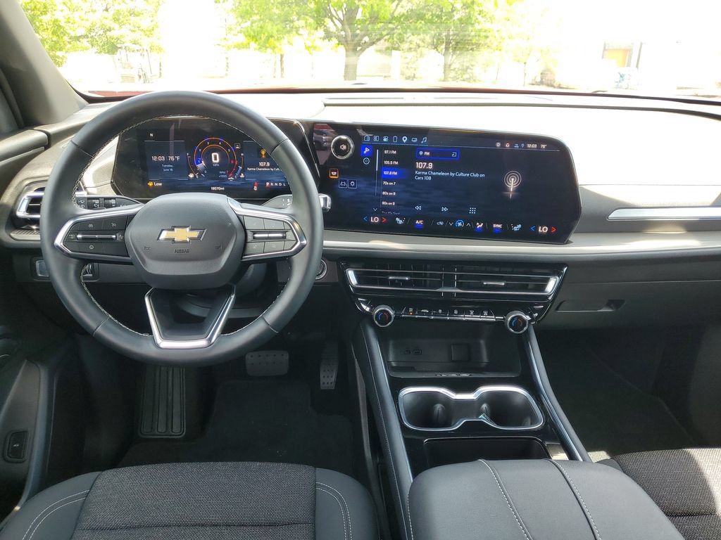 Used 2025 Chevrolet Traverse LT w/ Driver Confidence Package FWD image 25