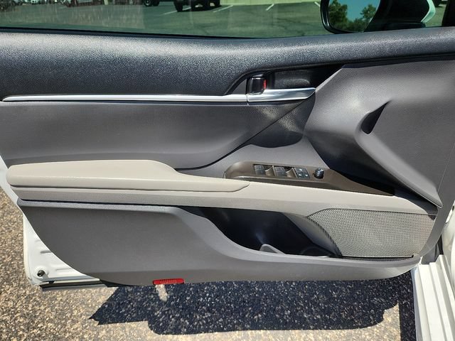 Used 2022 Toyota Camry SE FWD image 13