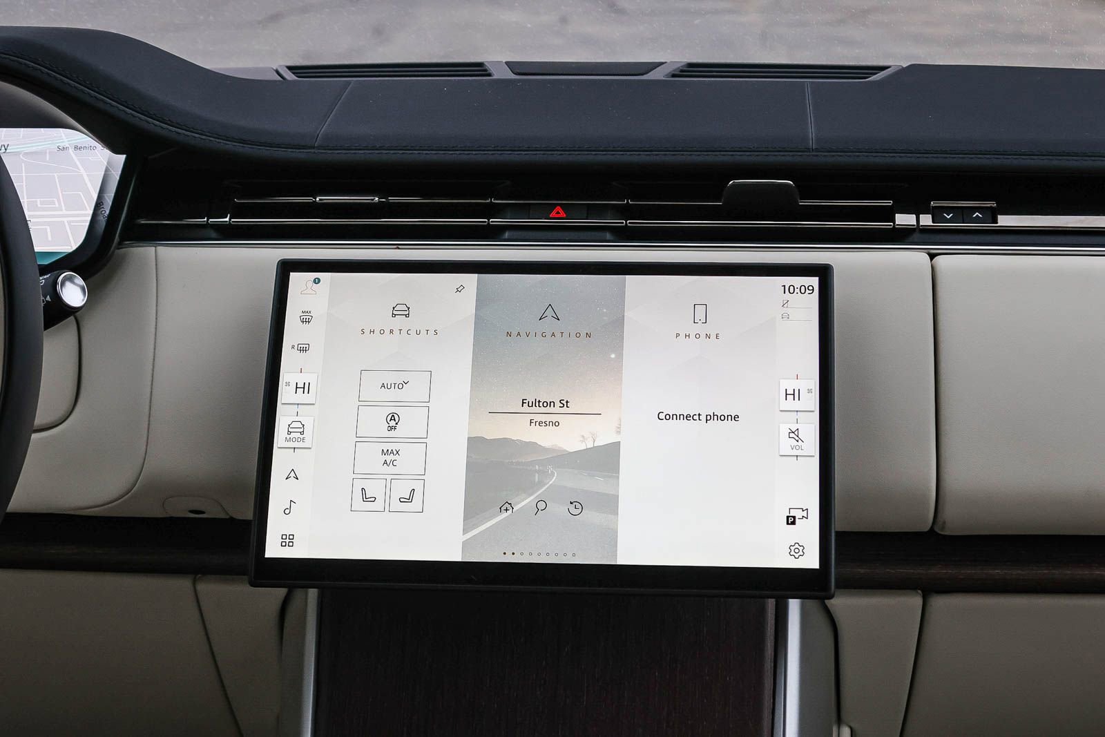 New 2025 Land Rover Range Rover SE image 23