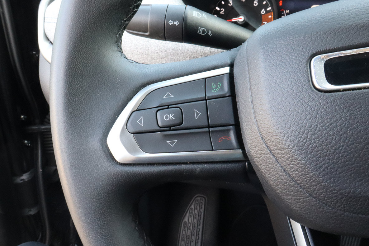 Used 2025 Jeep Compass Latitude AWD/4WD image 24
