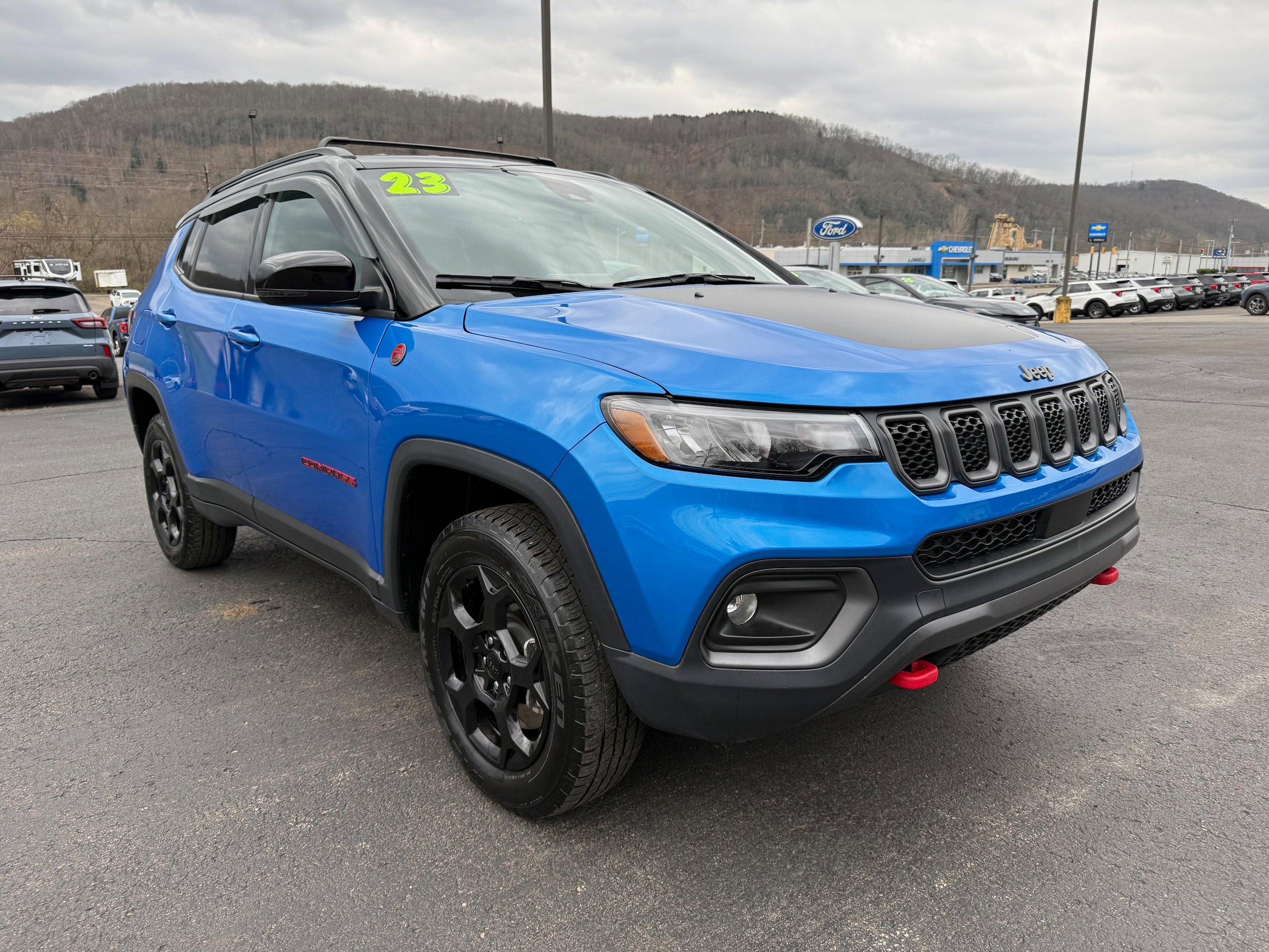 Used 2023 Jeep Compass Trailhawk w/ Trailhawk Convenience Group image 1