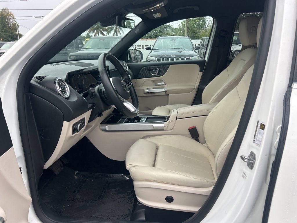 Used 2025 Mercedes-Benz GLB 250 4MATIC image 9