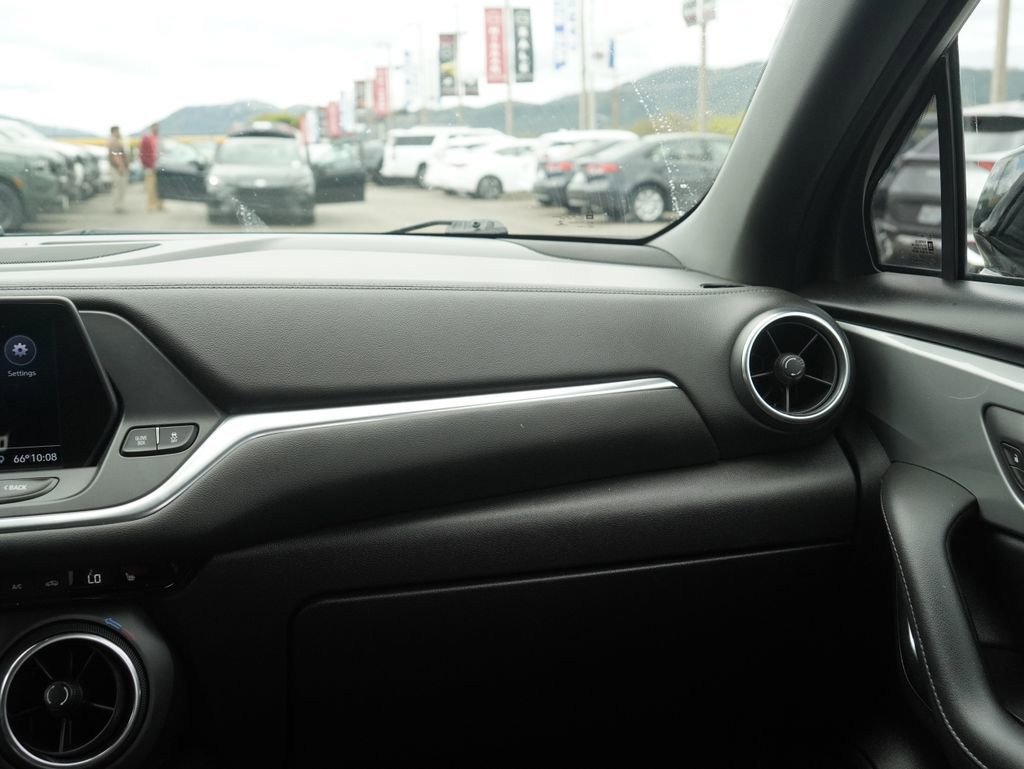 Used 2020 Chevrolet Blazer LT FWD image 26