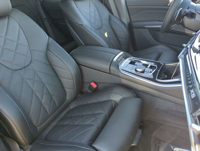 Used 2026 BMW X5 sDrive40i w/ M Sport Package image 11
