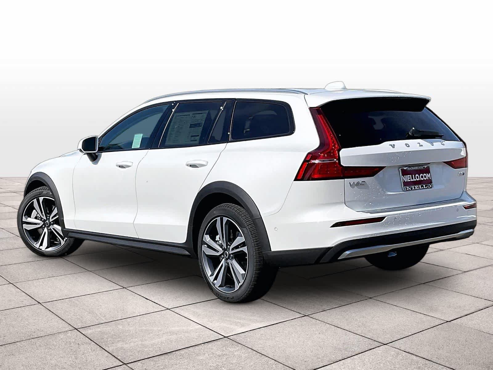 New 2026 Volvo V60 B5 Cross Country Plus w/ Protection Package Premier AWD/4WD image 3
