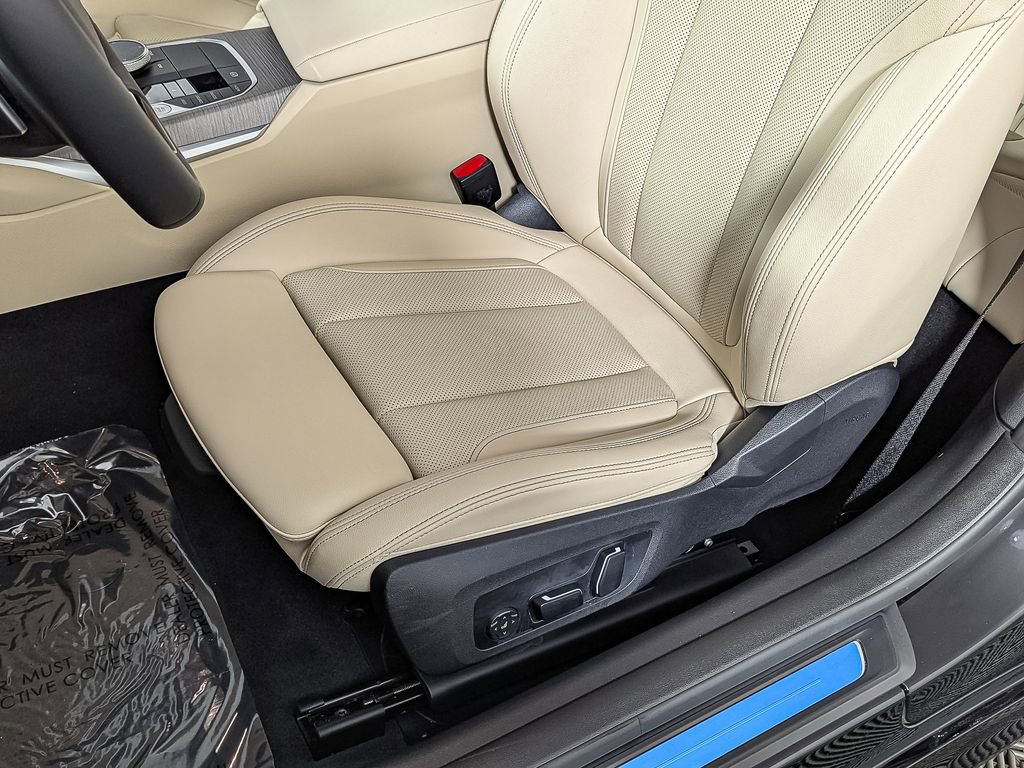 Used 2025 BMW 430i xDrive Coupe w/ Convenience Package image 22