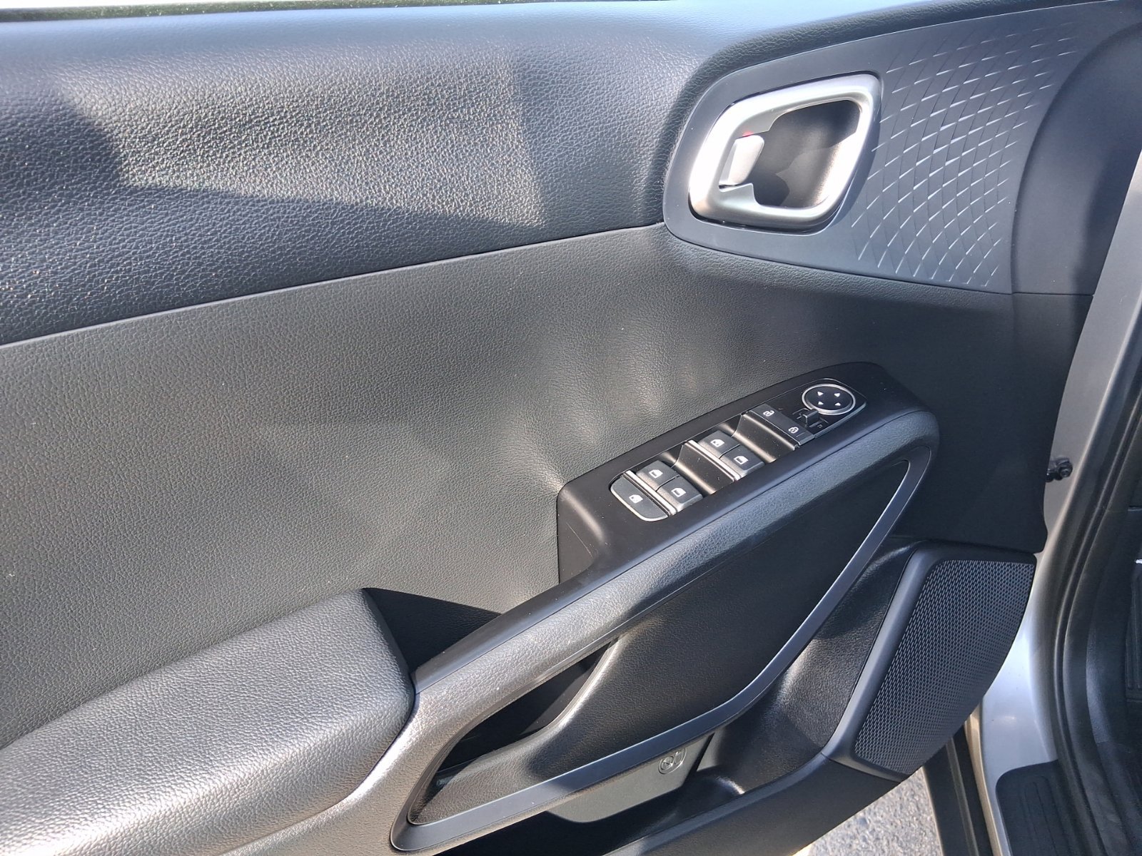 Used 2025 Kia Soul EX FWD image 14