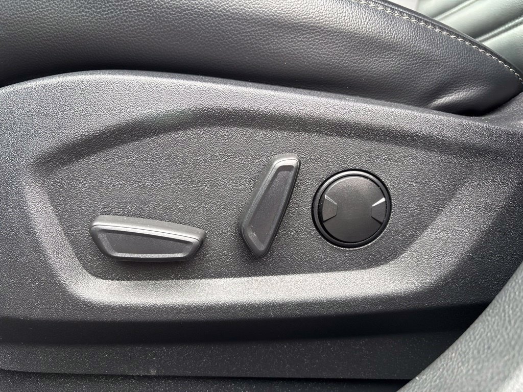 Used 2024 Ford Edge SEL AWD/4WD image 16