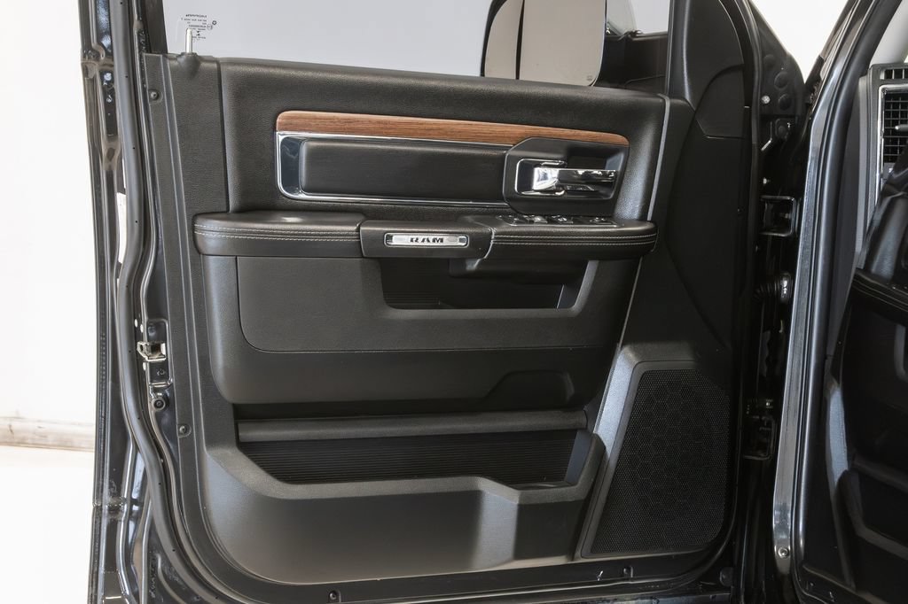 Used 2018 RAM 1500 Laramie AWD/4WD image 8