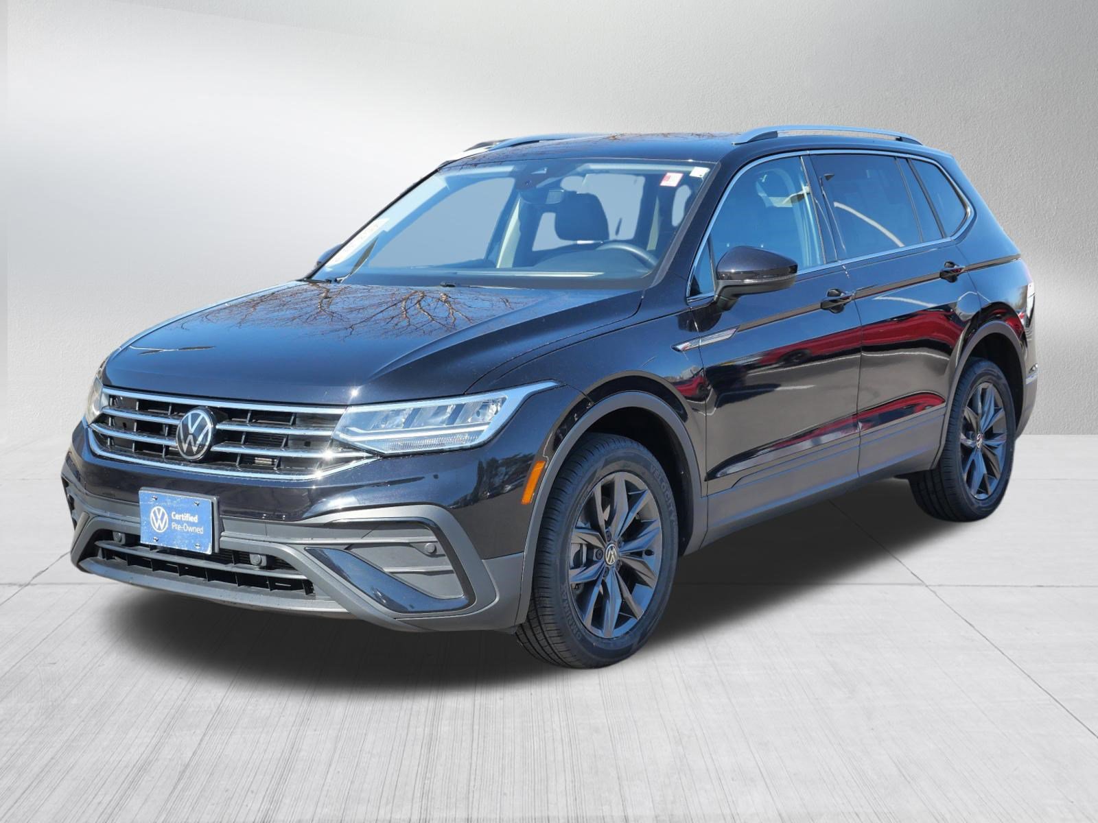 Certified 2022 Volkswagen Tiguan SE w/ Panoramic Sunroof Package image 3