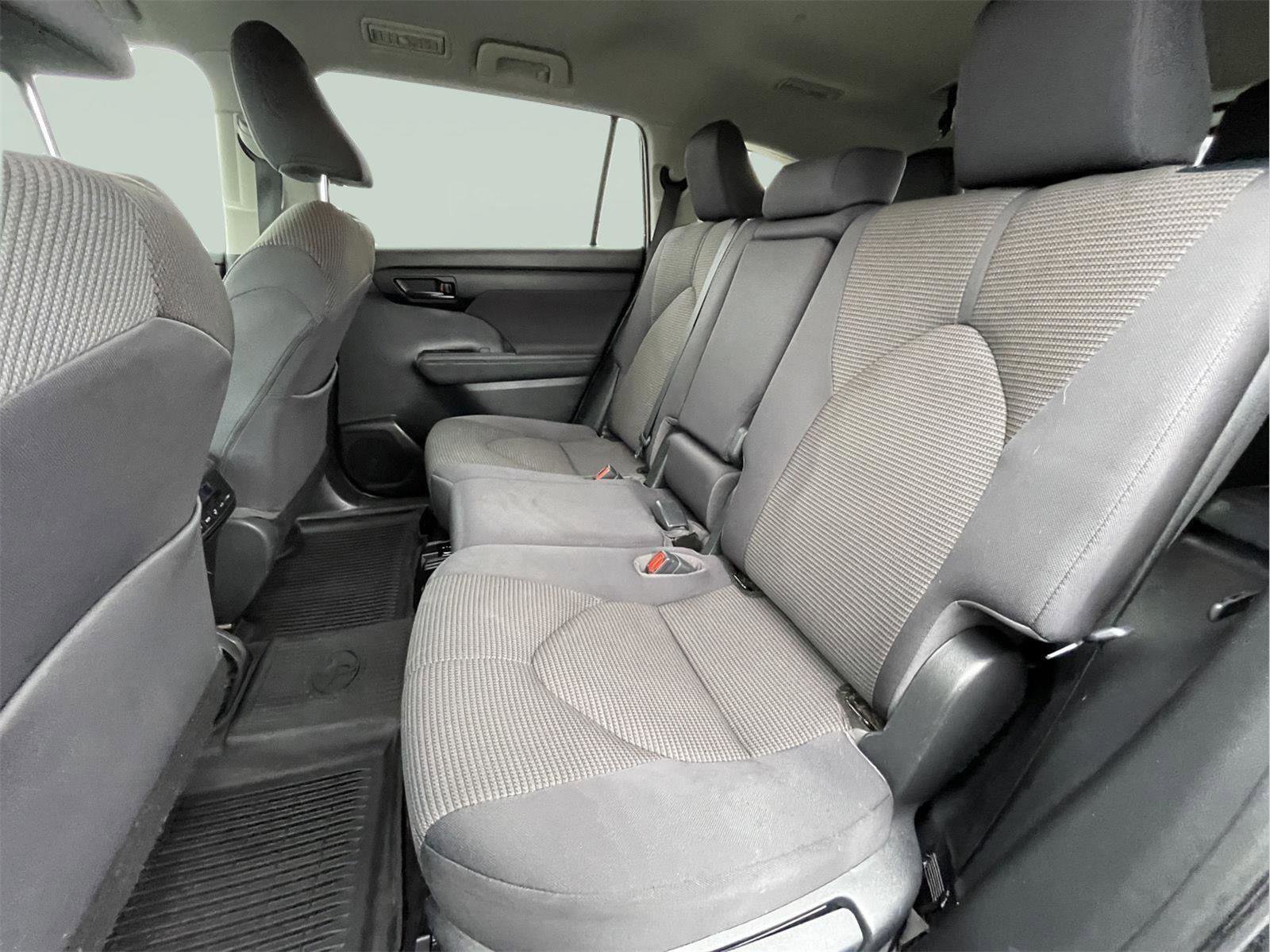 Used 2021 Toyota Highlander LE image 16