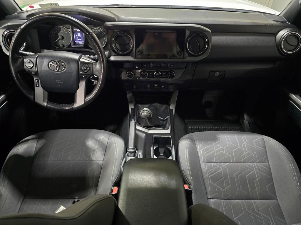 Used 2016 Toyota Tacoma TRD Off-Road image 9