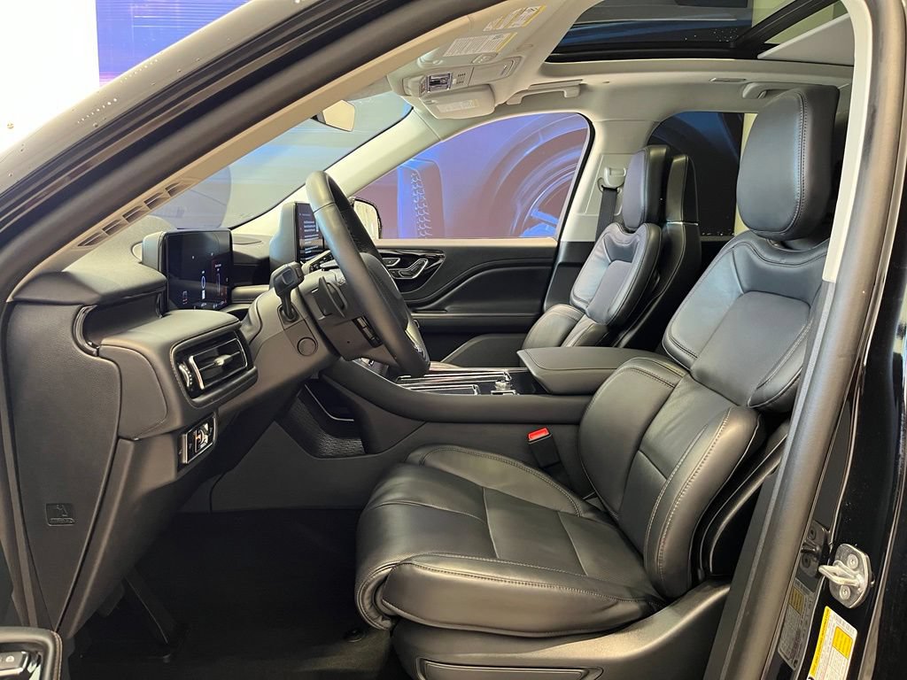Used 2026 Lincoln Aviator Reserve AWD/4WD image 2