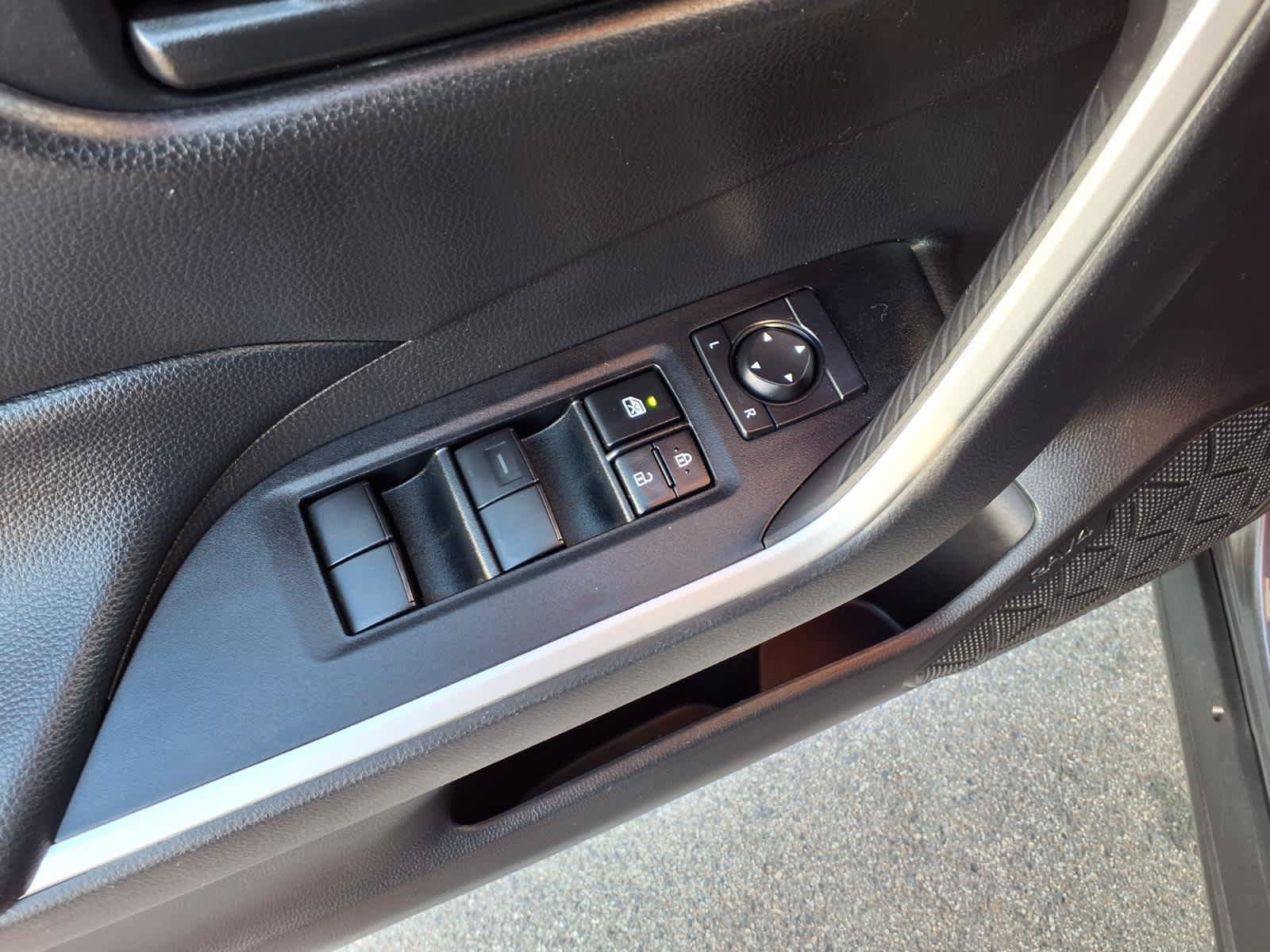Used 2025 Toyota RAV4 LE FWD image 15