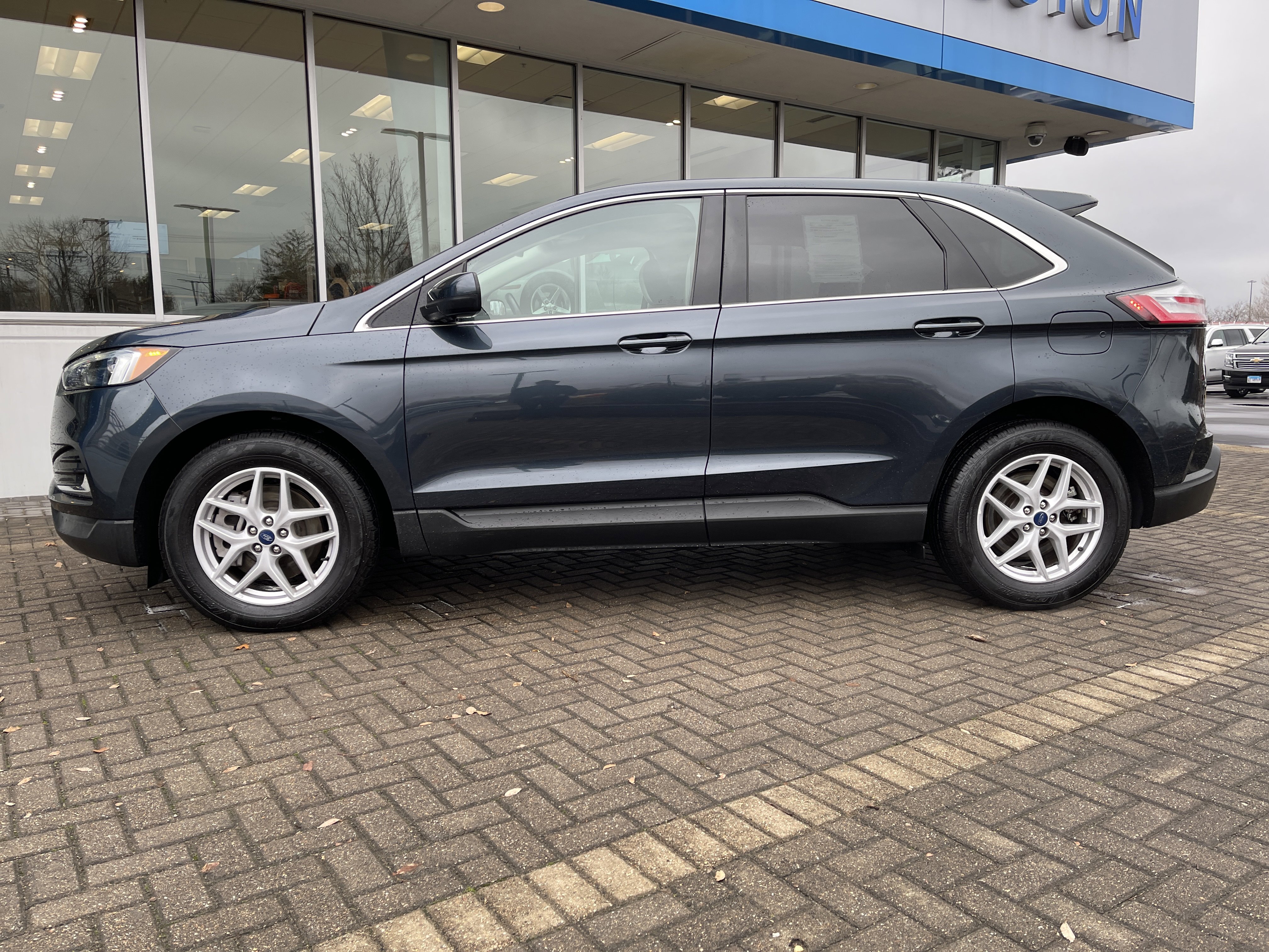 Used 2022 Ford Edge SEL image 2