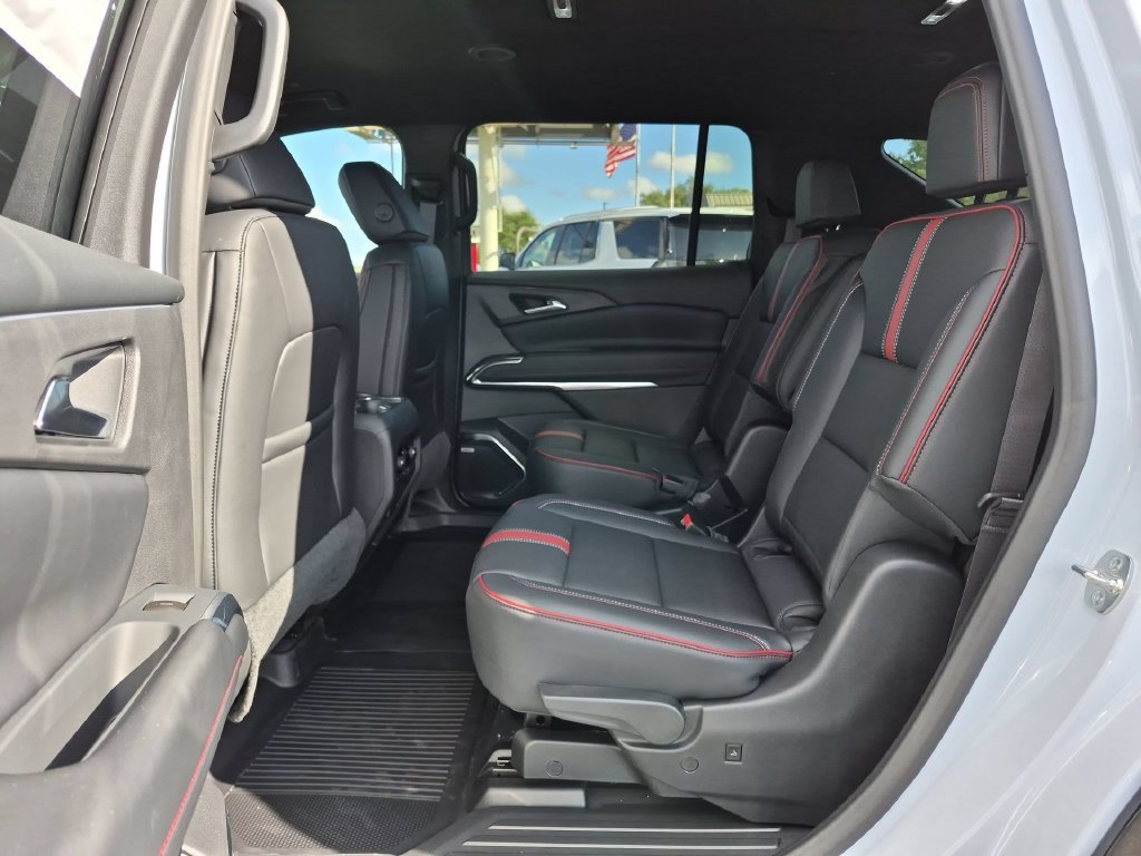 New 2027 Chevrolet Traverse RS w/ LPO, Floor Liner Package FWD image 24