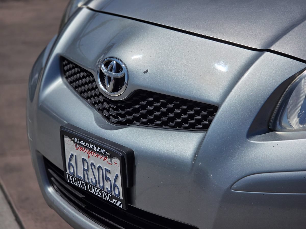 Used 2010 Toyota Yaris 4-Door Hatchback FWD image 7