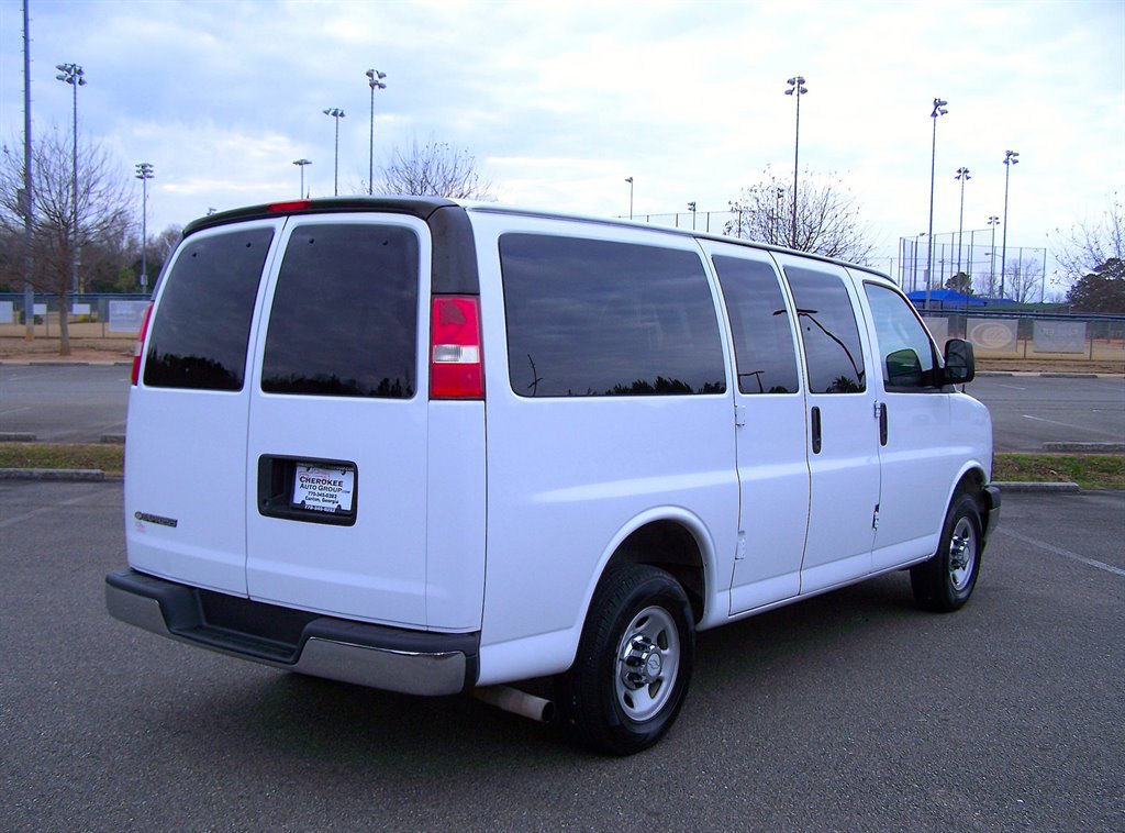 Used 2017 Chevrolet Express 2500 LT w/ LT Preferred Equipment Group image 4
