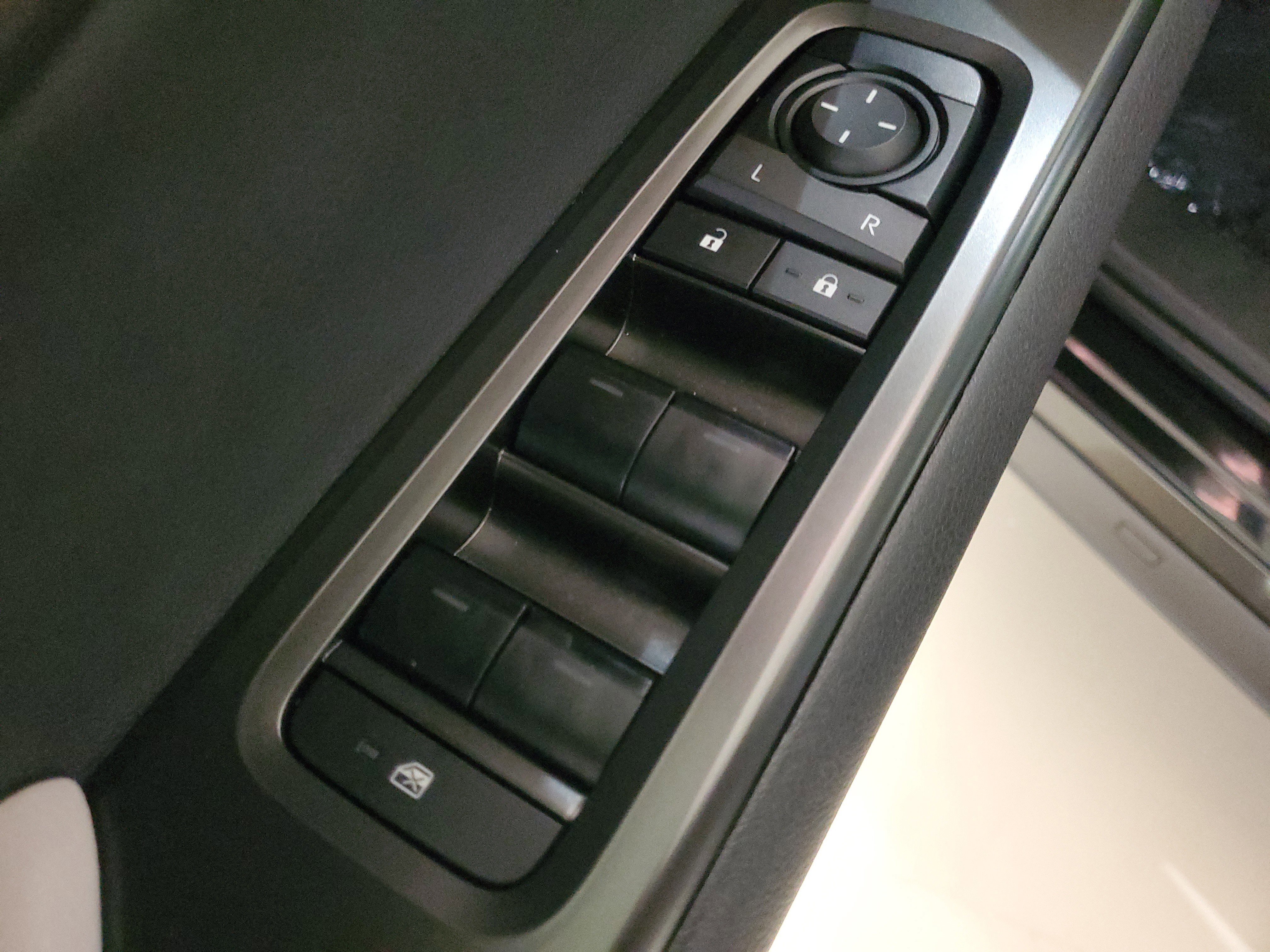 Used 2025 Lexus UX 300h FWD w/ Accessory Package (Z1) image 24