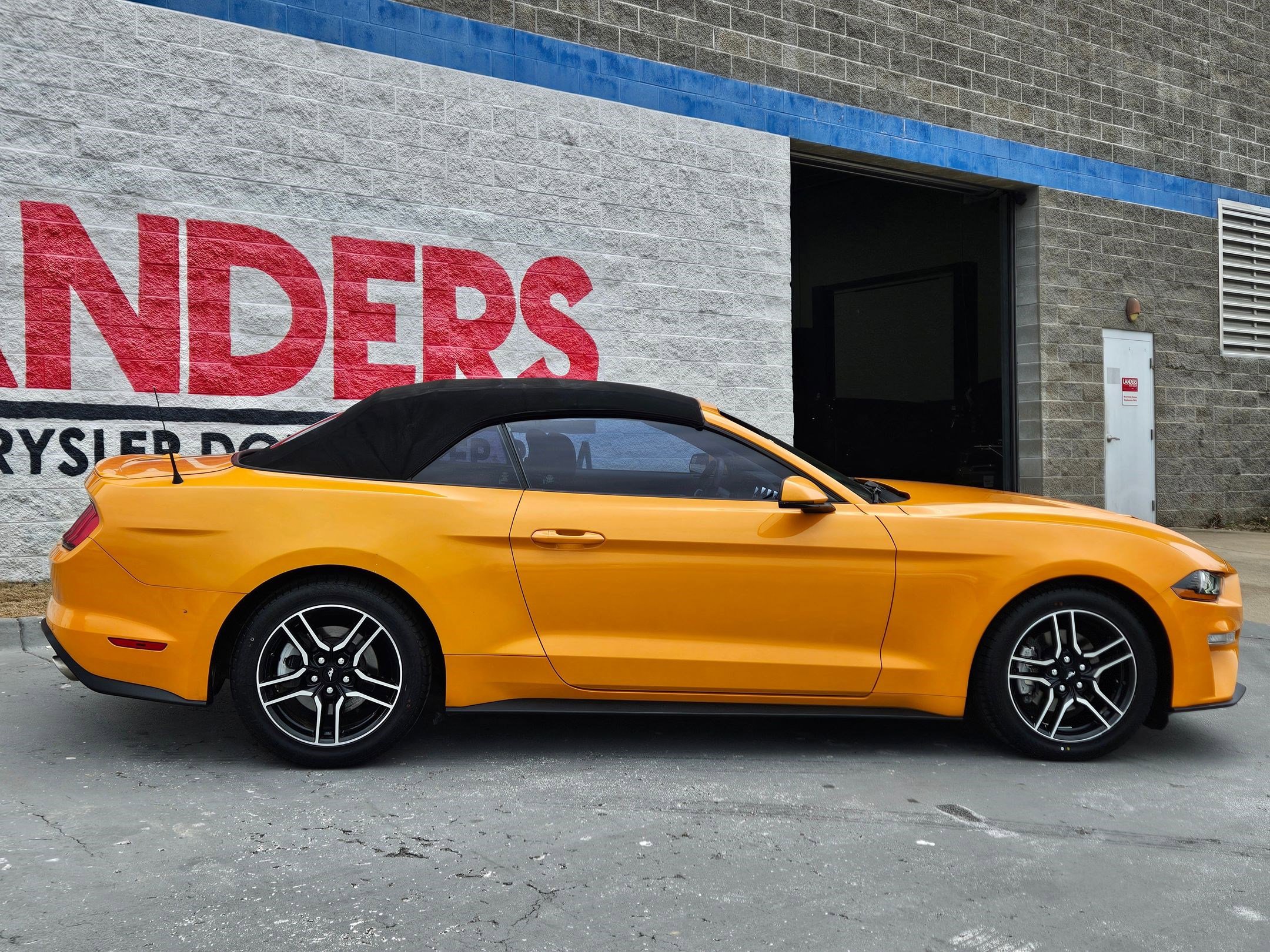 Used 2018 Ford Mustang Premium w/ Equipment Group 201A image 8