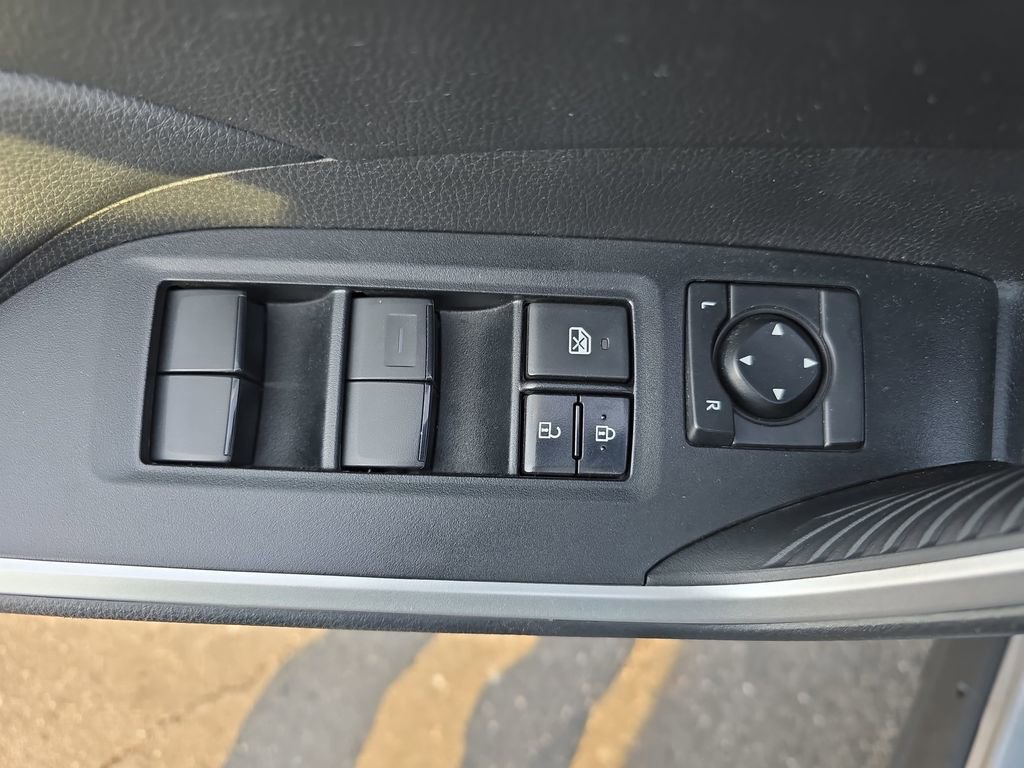 Used 2021 Toyota RAV4 XLE image 29