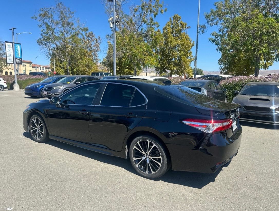 Used 2020 Toyota Camry SE FWD image 4