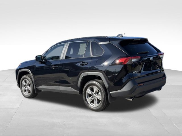 Used 2025 Toyota RAV4 XLE w/ Convenience Package FWD image 3