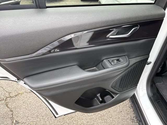 Certified 2023 Jeep Grand Cherokee Laredo AWD/4WD image 24