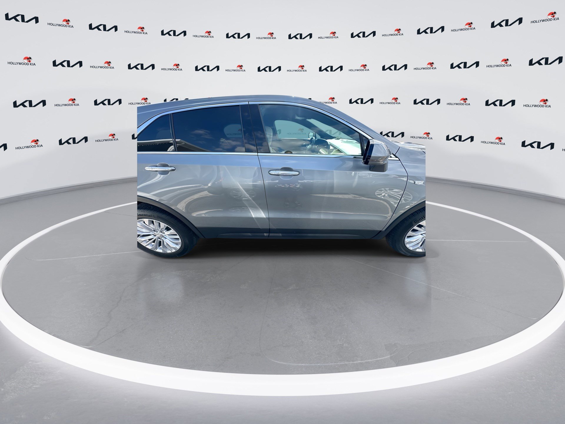 Used 2024 Cadillac XT4 Luxury w/ Cold Weather Package image 9