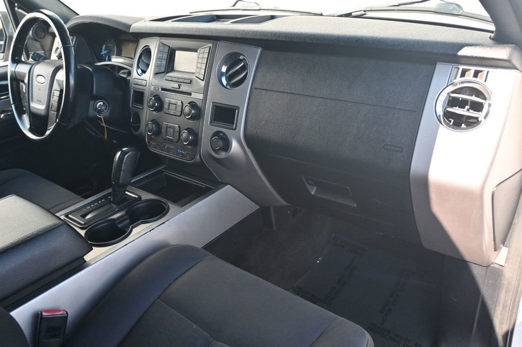 Used 2017 Ford Expedition XLT image 8