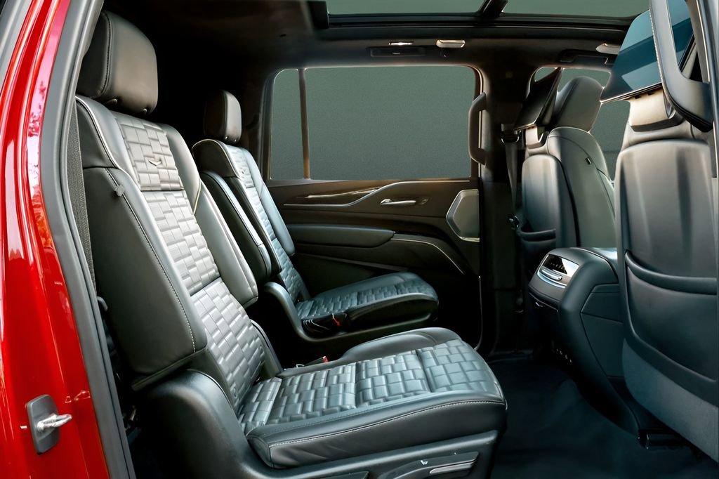 Used 2023 Cadillac Escalade ESV V AWD/4WD image 19
