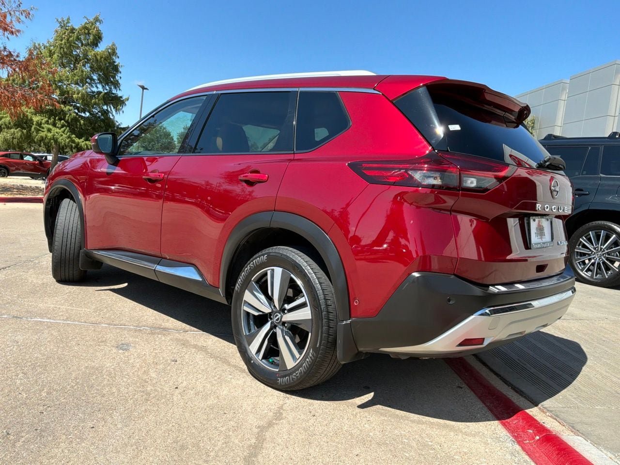 Used 2023 Nissan Rogue Platinum w/ Platinum Premium Package FWD image 8