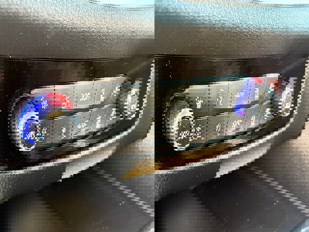 Used 2020 Buick Enclave Premium w/ Sun and Sites Package image 24