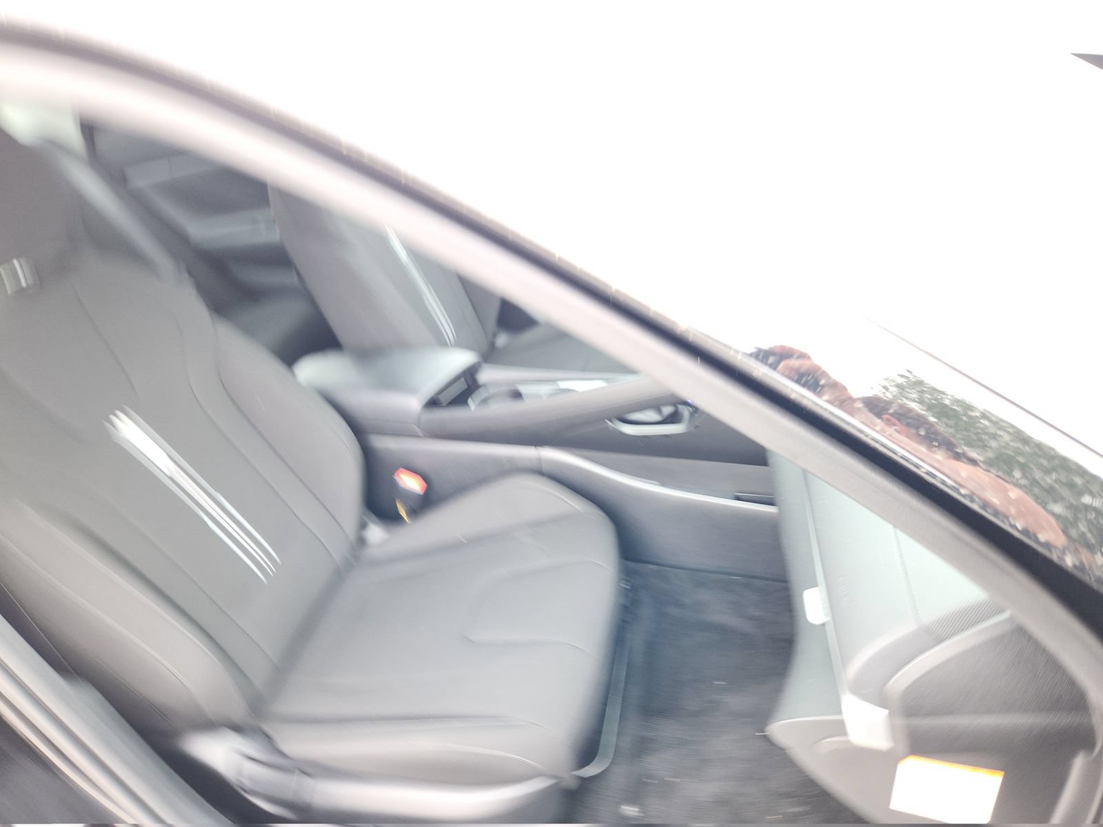 Used 2025 Hyundai Elantra Hybrid FWD image 12