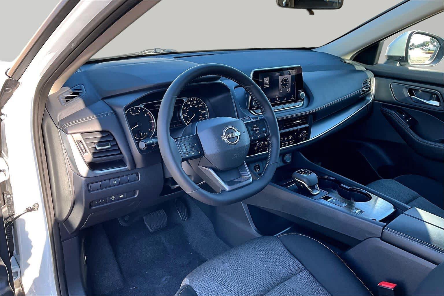 Certified 2026 Nissan Rogue SV FWD image 18