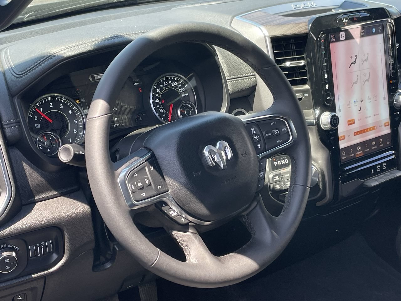 Used 2025 RAM 1500 Laramie AWD/4WD image 14