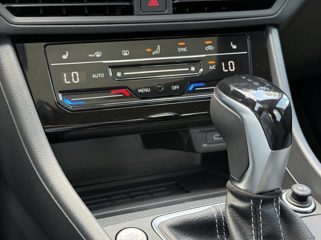 Used 2026 Volkswagen Jetta SE FWD image 17