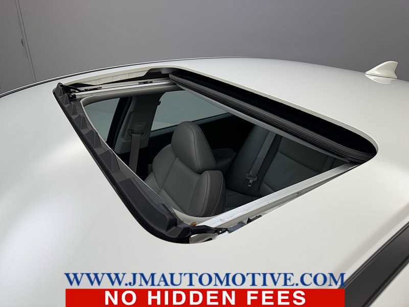 Used 2017 Acura TLX w/ Technology Package FWD image 11